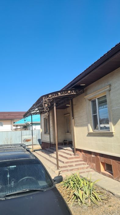 Навес на входную  группу