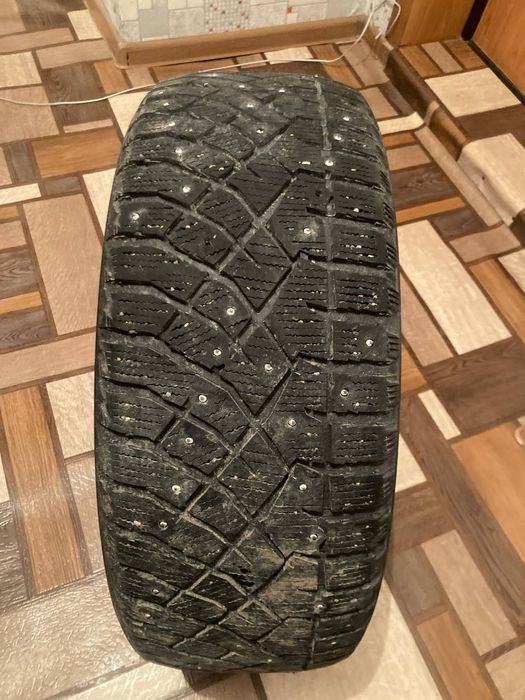 Продам шины шипованный