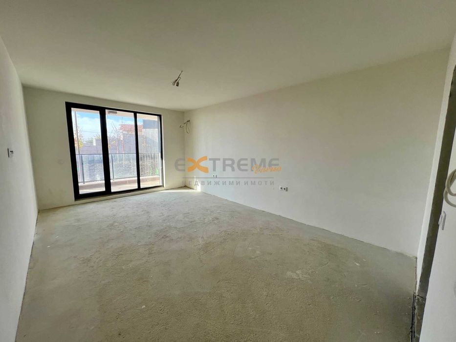 Продава се Четиристаен апартамент в Варна, м-т Св. Никола - 263 кв.м за 2013 €/кв.м - Снимка #9