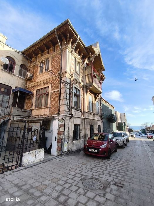 Apartament în Peninsula aproape de plaja, 105 mp, etaj 1, decomandat.