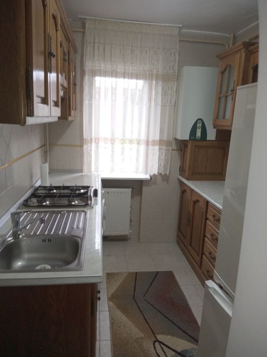 Închiriez apartament doua camere semidecomandat
