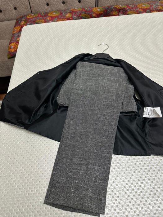 Продам брючный костюм тройка