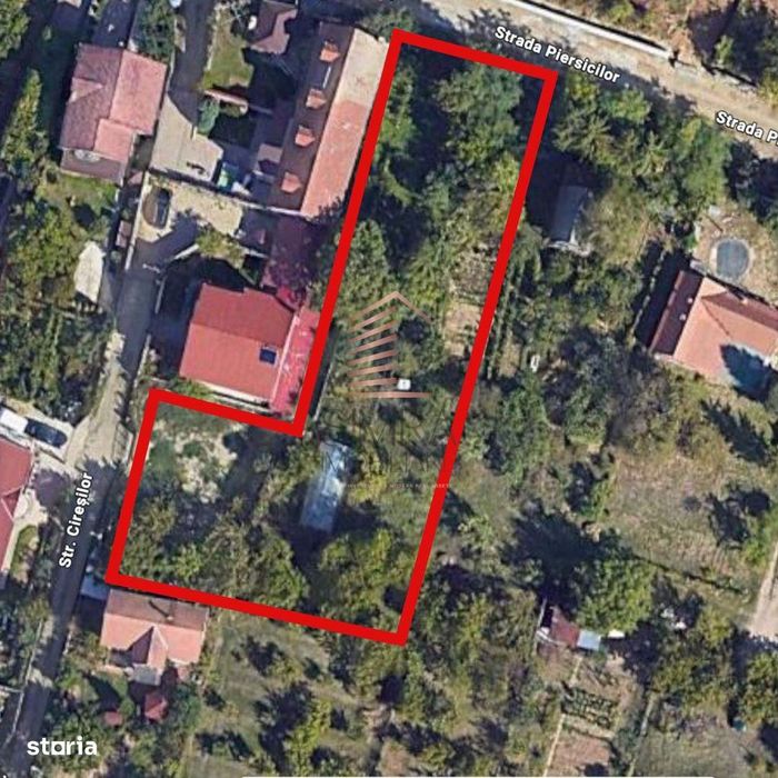 Teren intravilan de 975 mp pe str. Piersicilor