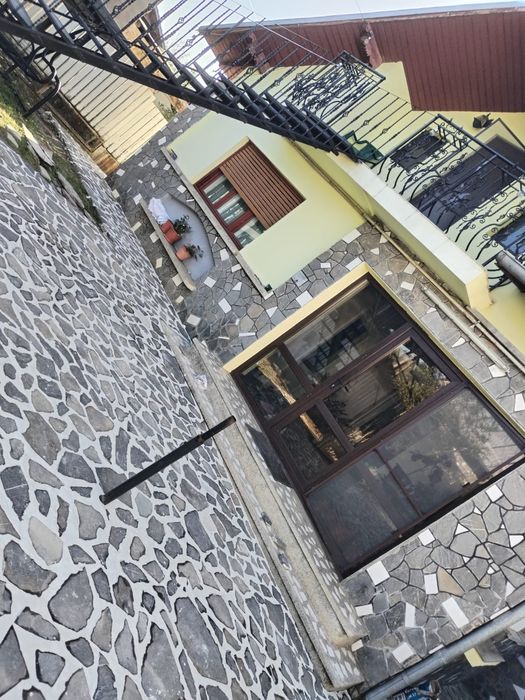 Vând și montez piatra naturala de munte