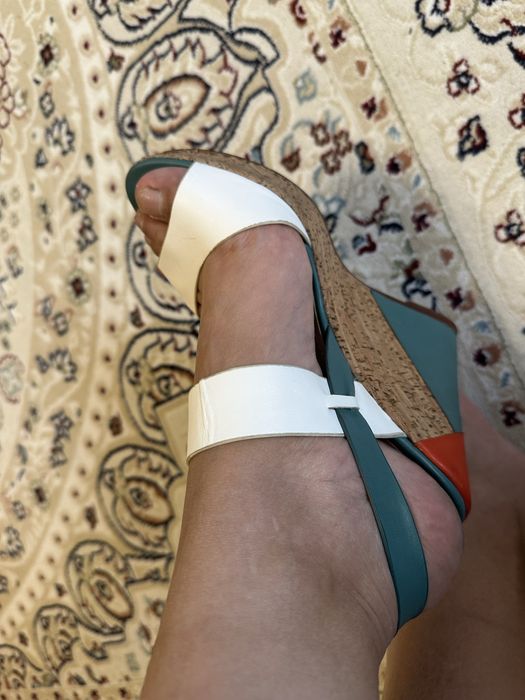 Продам босоножки