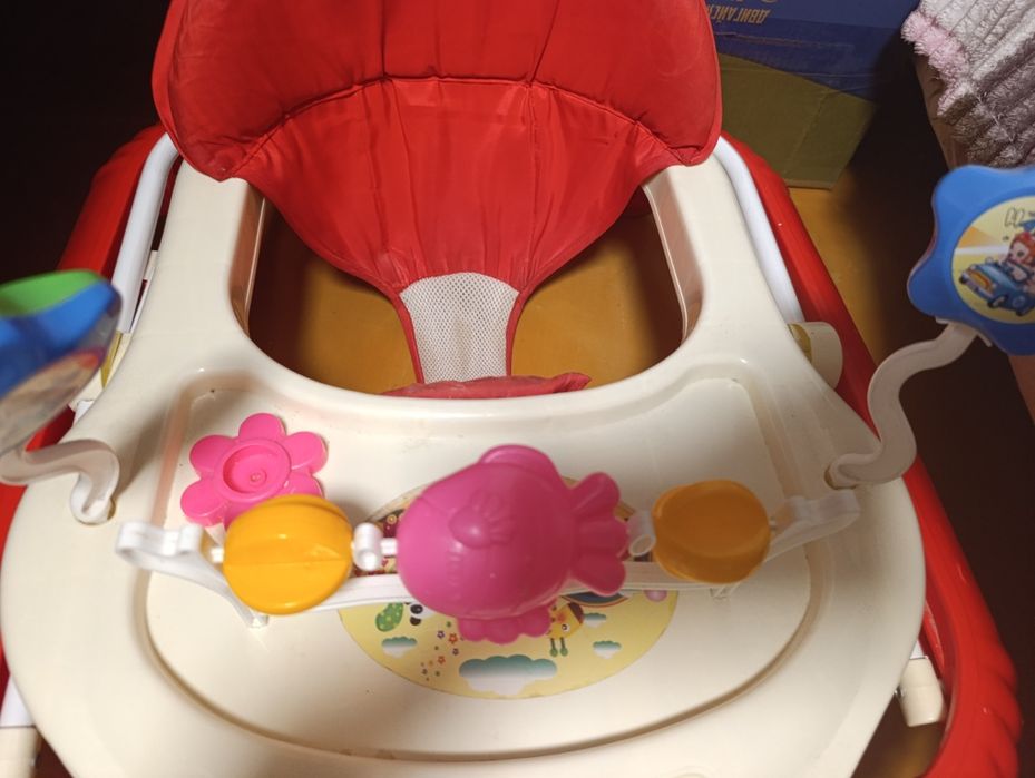 Детские ходунки пластмассовые