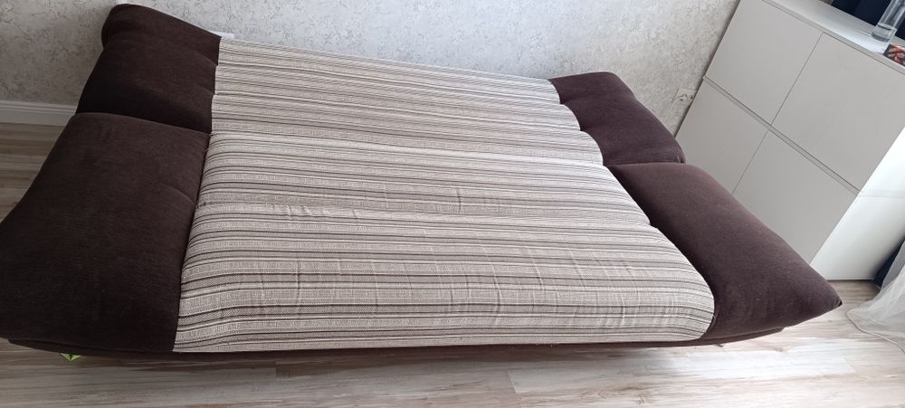 Диван раскладной,в отличном состоянии