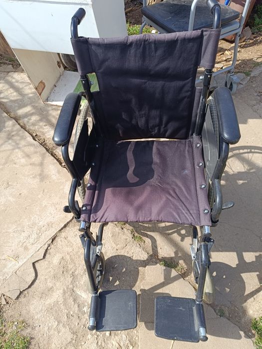 Инвалидна количка и тоалетен стол!