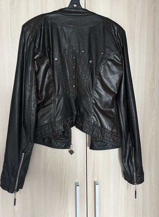 Кожанная красивая куртка