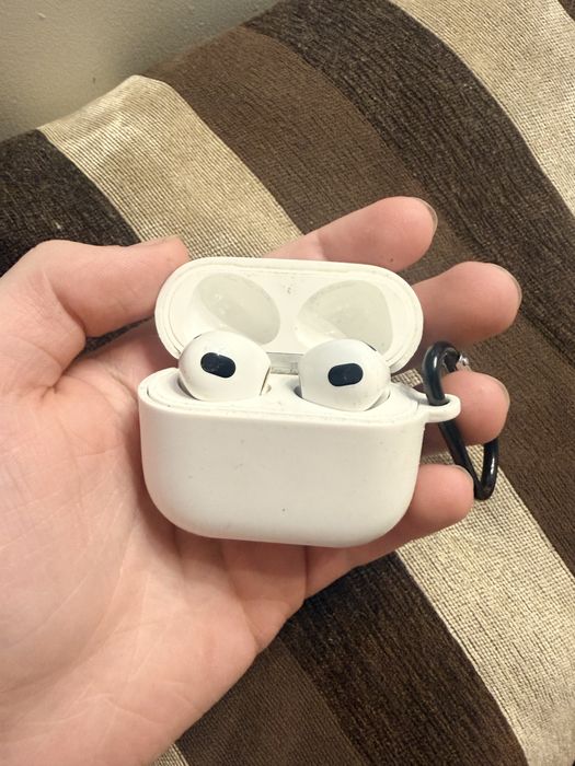 Продам наушники Apple AirPods 3