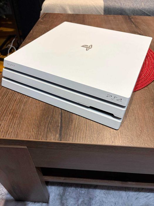 „PS4 Pro 1TB + 9 игри (Mafia Trilogy, FIFA, Diablo) – 400 лв“