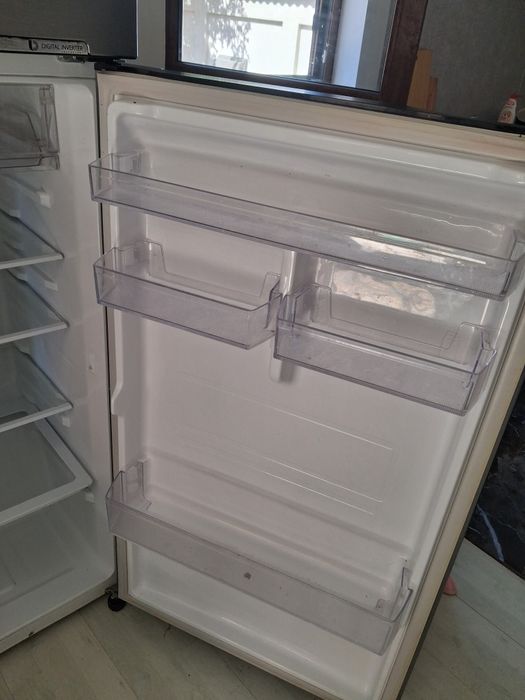 Samsung Twin Cooling Plus, No Frost, Digital Inverter, aprox. 380–400 L, înălțime 178–183 cm.
