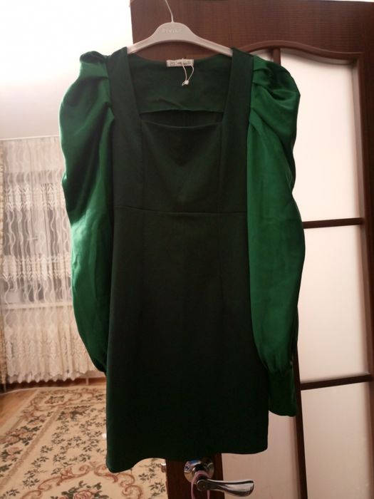 Продам 3 платья!