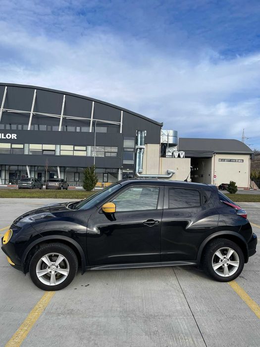 NISSAN JUKE 2014 Black and Yellow