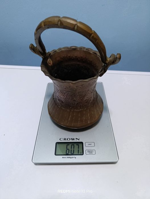 Старо менче 
С видни следи от патина по гравюрите 
Менчето е медно 
А