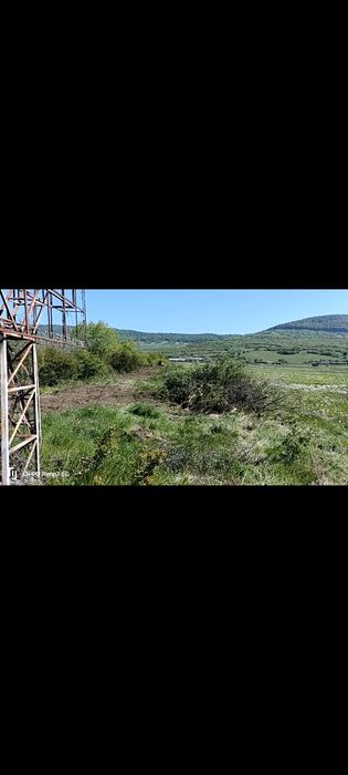 Vând teren intravilan și parțial extravilan cu deschidere de 13 m la DN 17