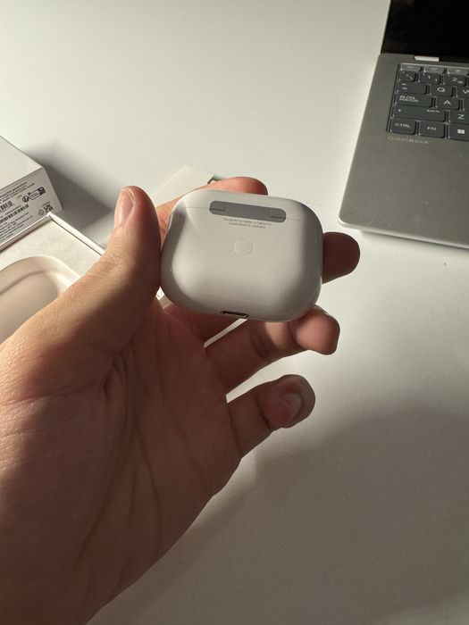 Vand Airpods 3 folosite