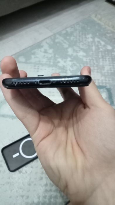 Iphone se 2020года в хорошем состоянии