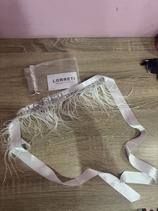 Луксозен сет LORRETI – рокля + колан с пера + choker (като нови)