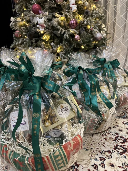 Новогодние подарочные корзины в наличии