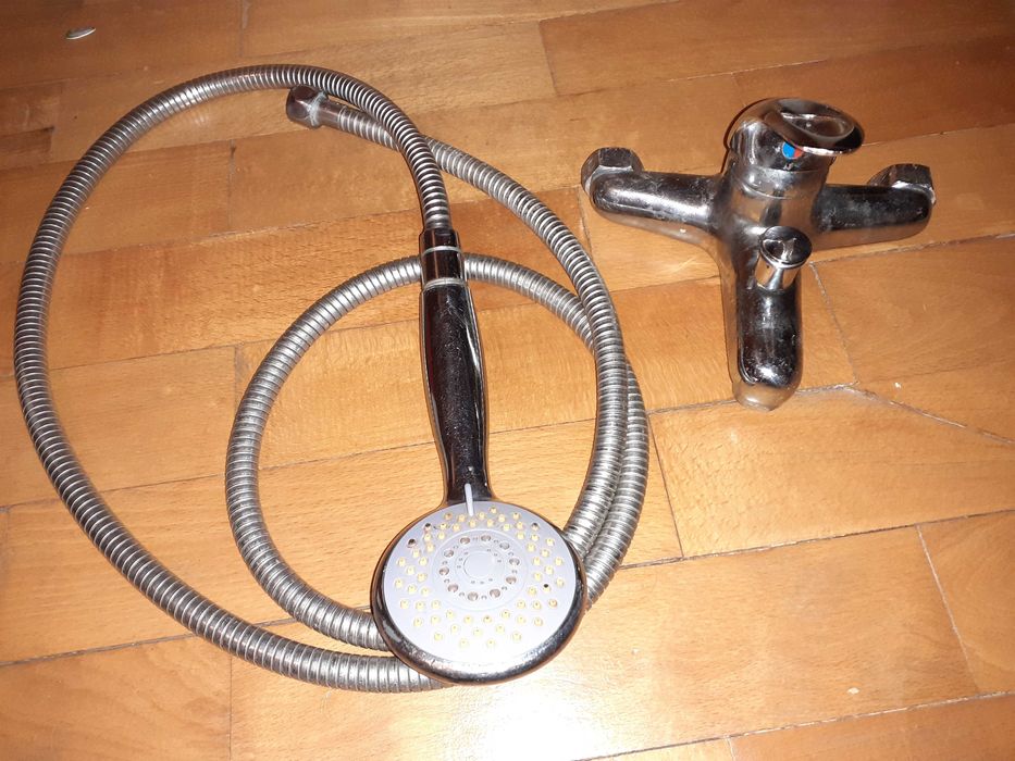 Baterie de duș pentru cadă cu furtun de duș