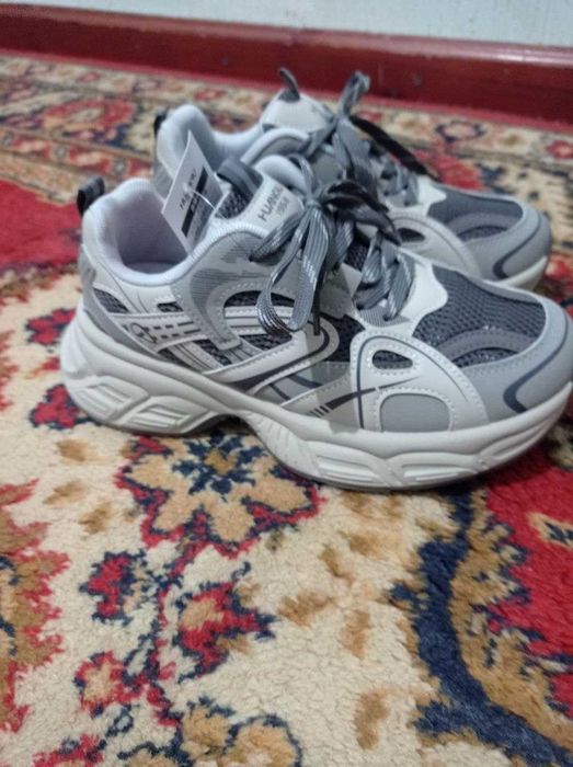 Продам кроссовки