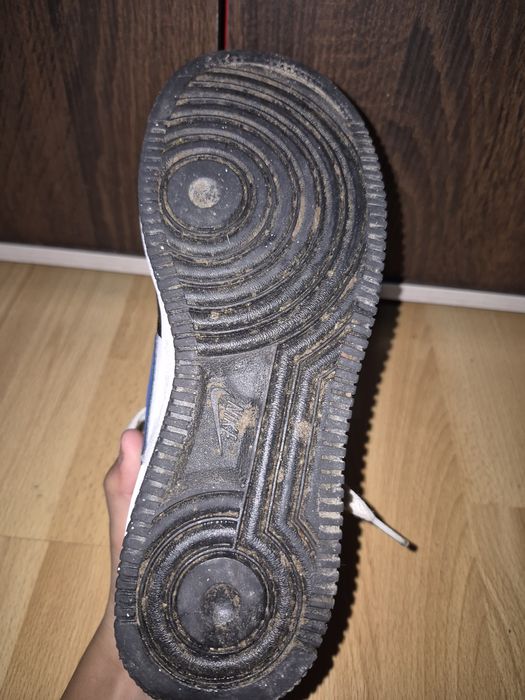 Vând AFI albi cu negru și albastru la cel mai bun pret‼️