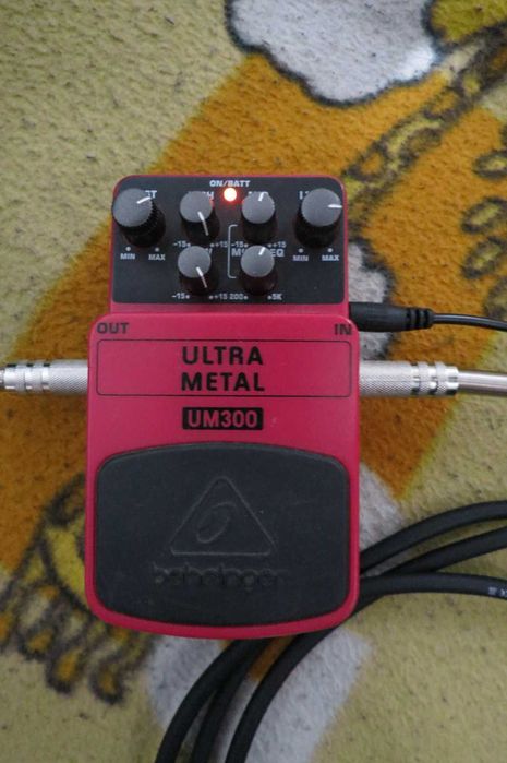 Pedala efect chitara Behringer UM300