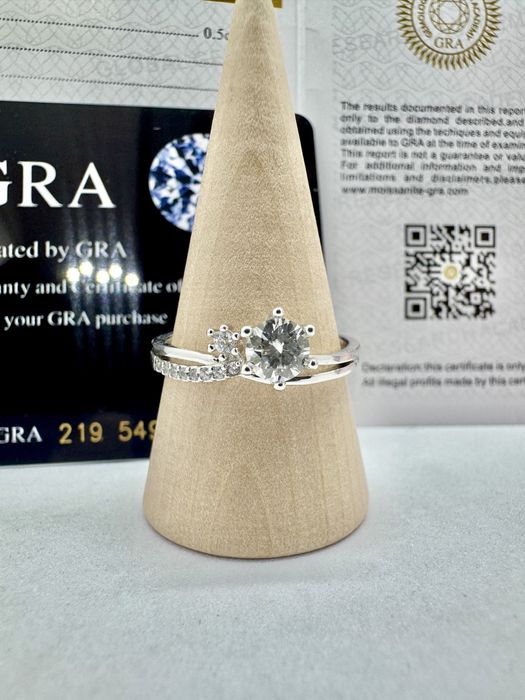 Сребърен пръстен с мойсанит (Диамант) 0.5 карата