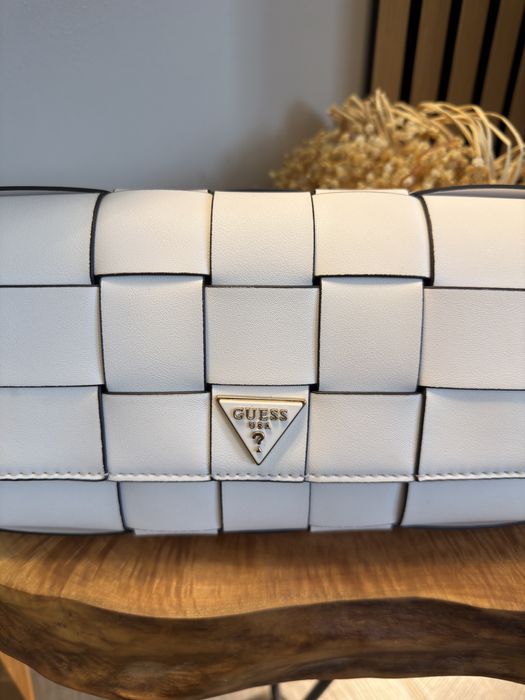 Чанта Guess - цвят бял