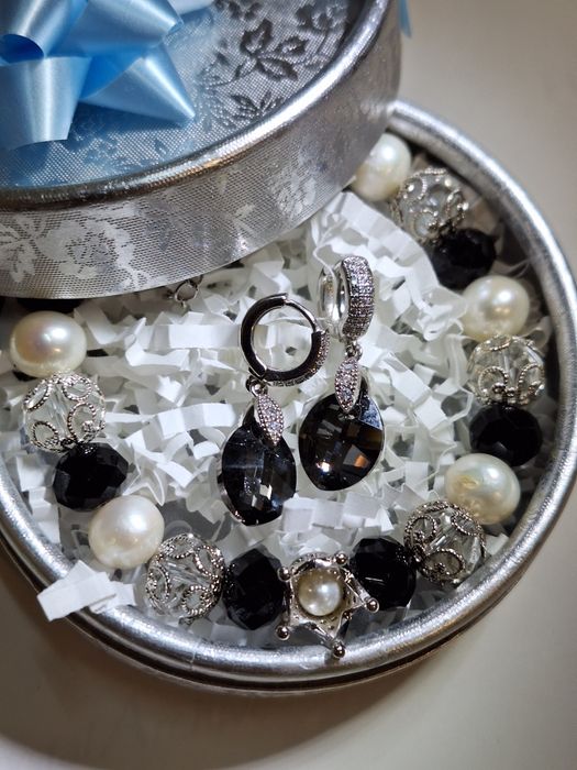 Серьги Swarovski, браслет..