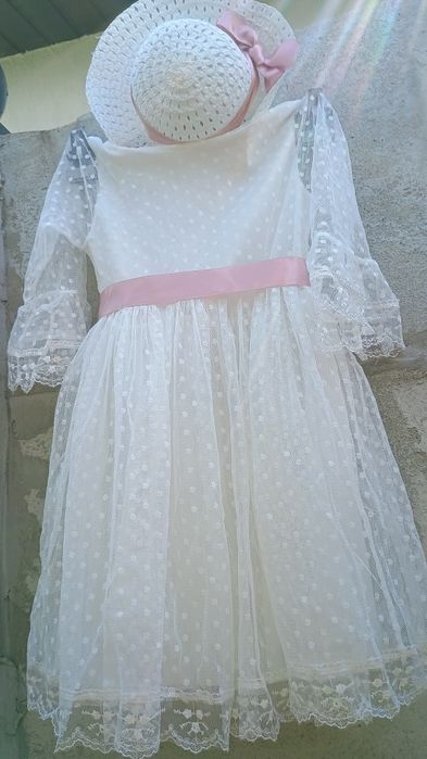 Rochița alba fata