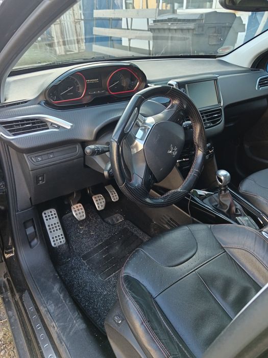 Peugeot 2008 GT LINE 1.2 PURETECH