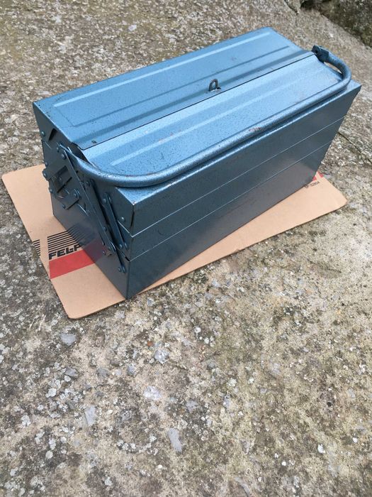 немски метален куфар за инструменти