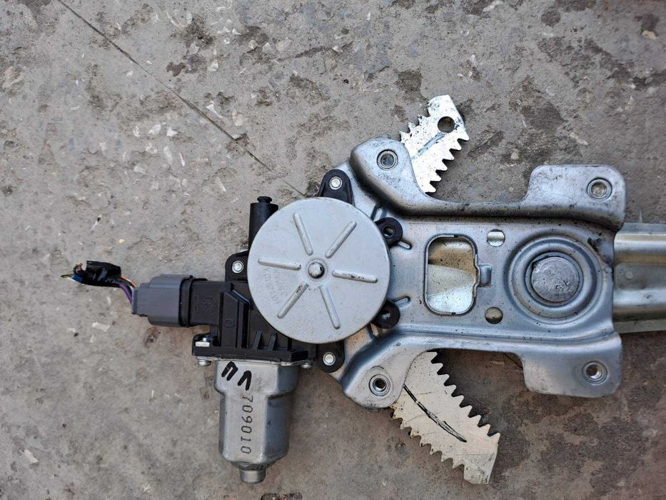 Преден ляв стъклоповдигач за Mitsubishi Outlander II SUV