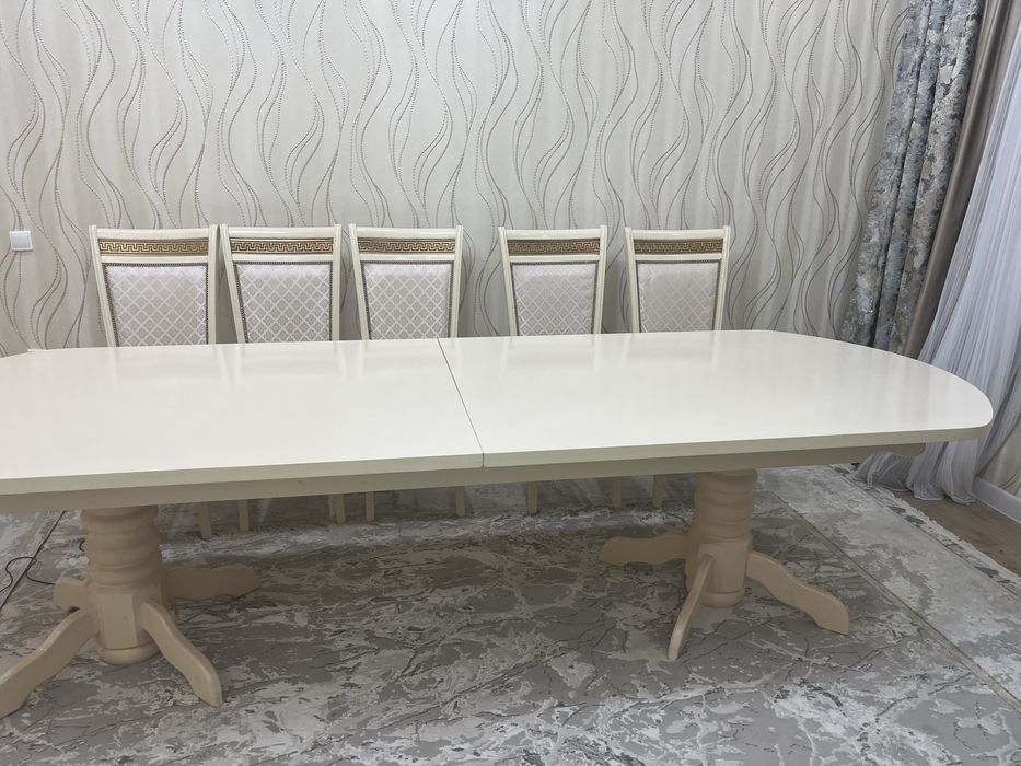 Стол отырғышымен