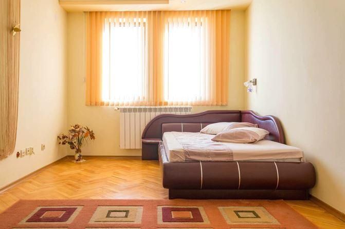 Дава се под наем Къща в Бургас, Ветрен - 250 кв.м за 1020 € - Снимка #5
