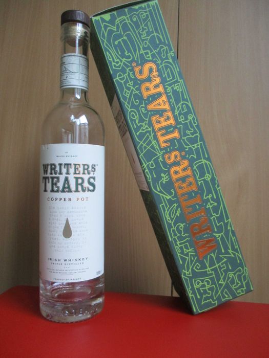 Колекция от стъклени бутилки (уиски и др.)