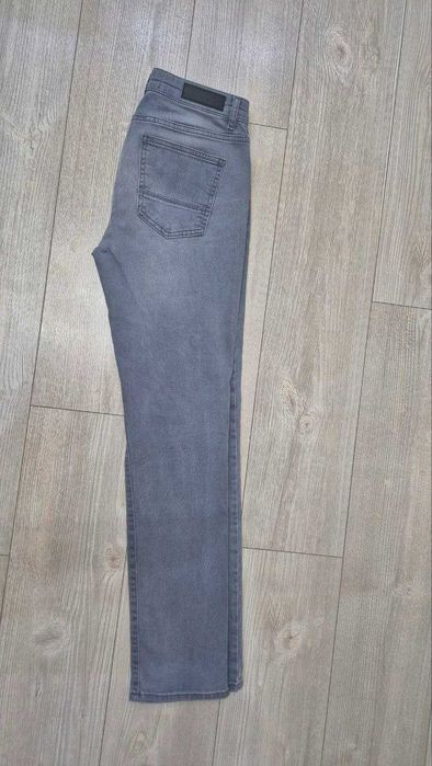 Джинсы женские в хорошем состоянии