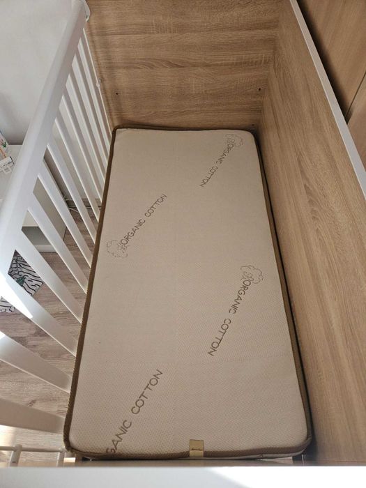 Дървена бебешка кошара + матрак