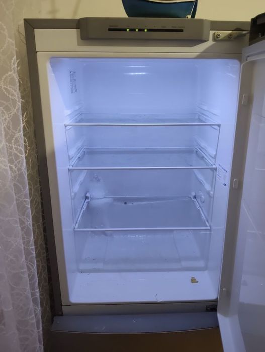 Продам холодильник с Самсунг