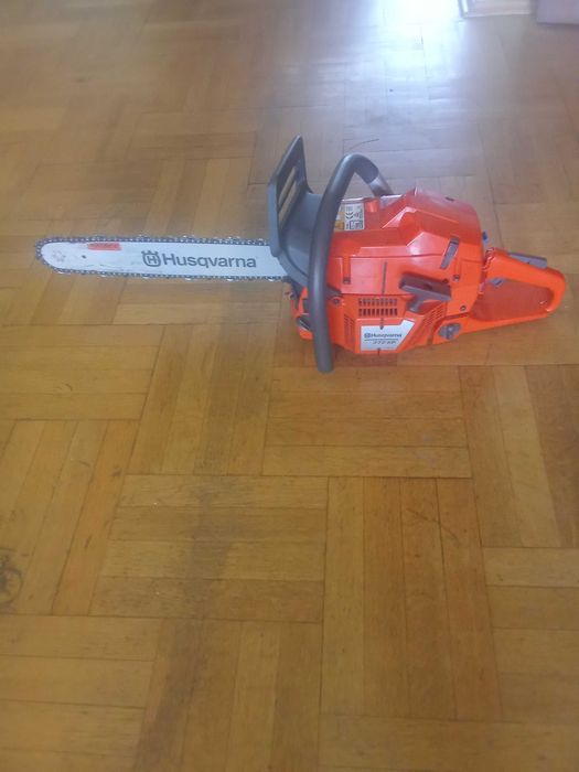 Продавам машина Husqvarna