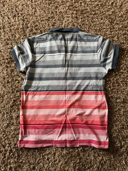 Мъжка тениска с яка BOSS размер S супер запазена