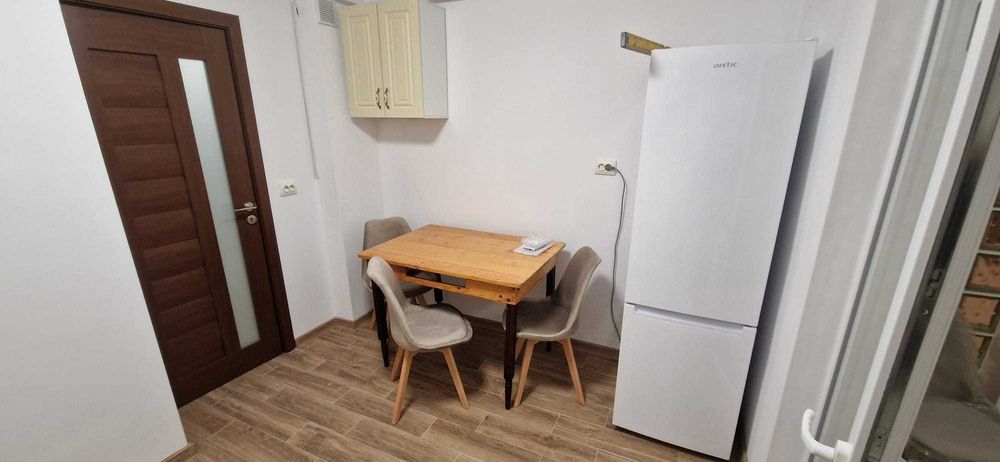Inchiriez apartament 3 camere central