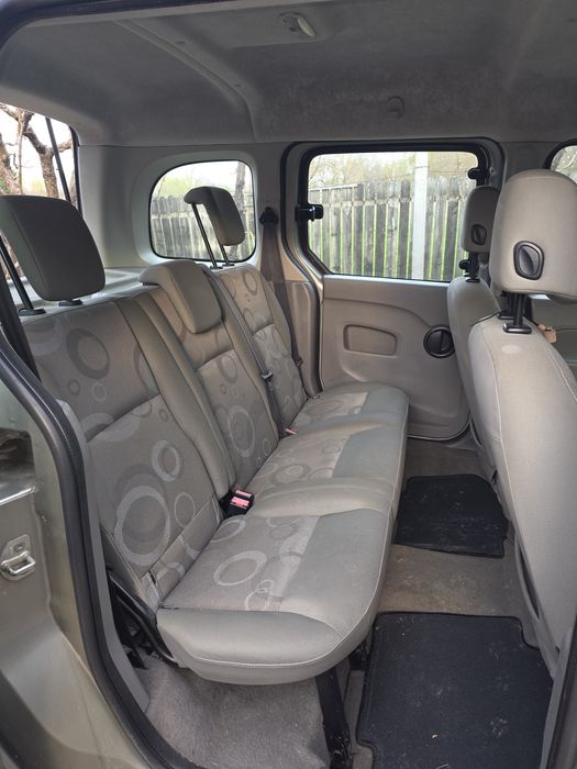 Inchiriez Renault Kangoo Family pentru Glovo/Bolt Food/ Wolt