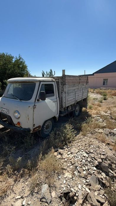Продам УАЗ бортовой