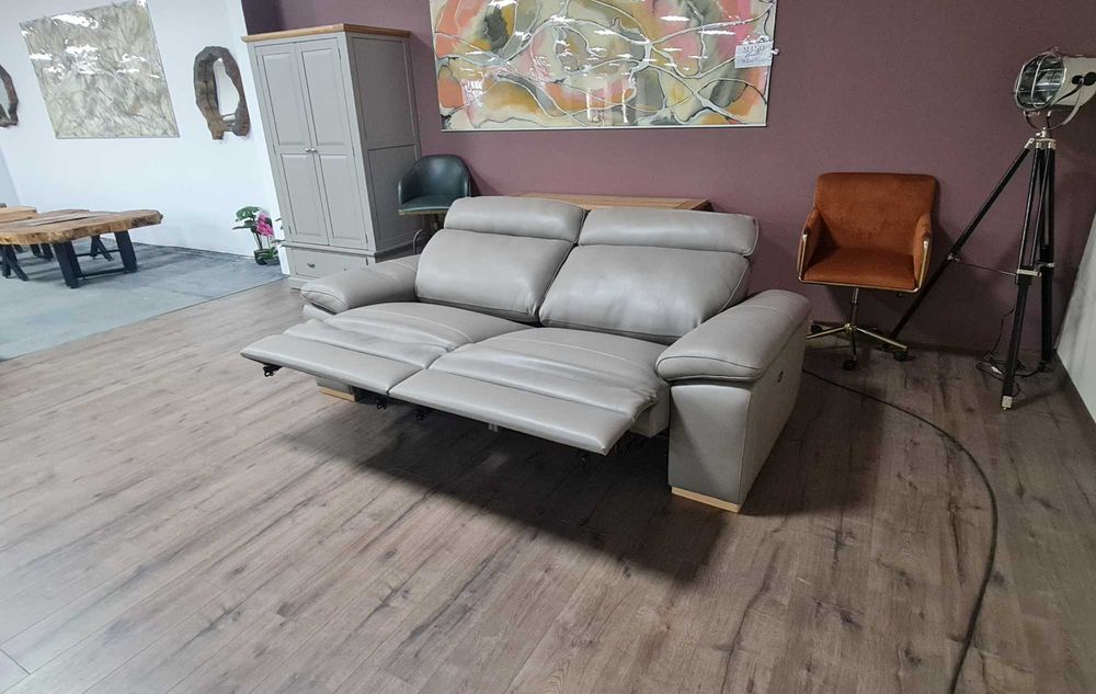 Италиански бежов кожен диван тройка с електрически релакс механизъм