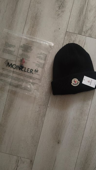 Caciulă Moncler neagra