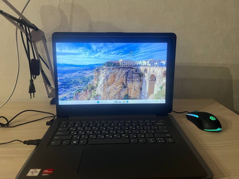 Ноутбук Lenovo .