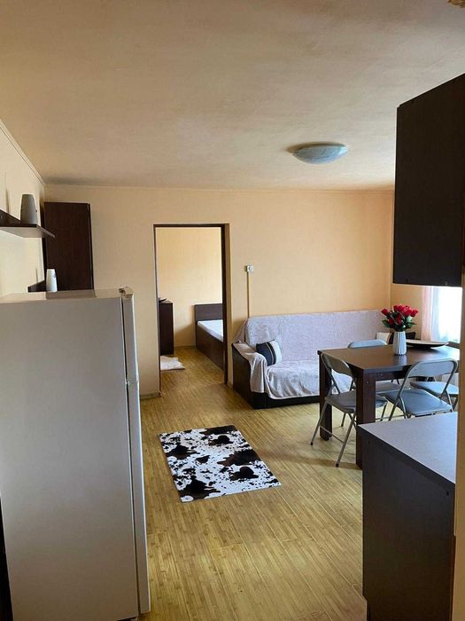 Vand ap cu 2 camere, zona f buna si linistita!